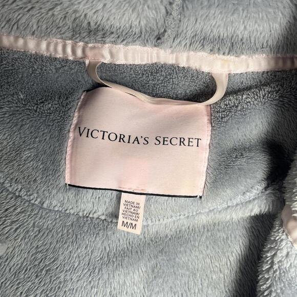 Victoria's Secret Bathrobe Woman’s Medium Plush Hooded Robe in Light Gray,Medium - Picture 3 of 5